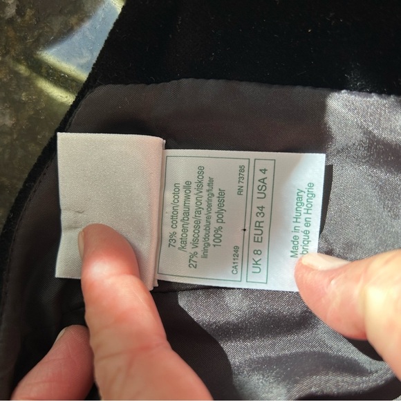 Vintage 90’s Laura Ashley Velvet Dress. Sweetheart neck. Puff sleeve. True waist - Picture 11 of 15